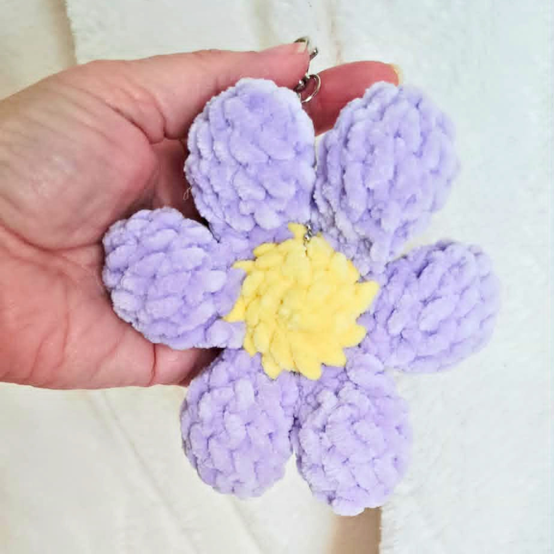 Crochet Flower Keychain | Plush Daisy Bag Charm | Soft Floral Keychain | Handmade Crochet Accessory