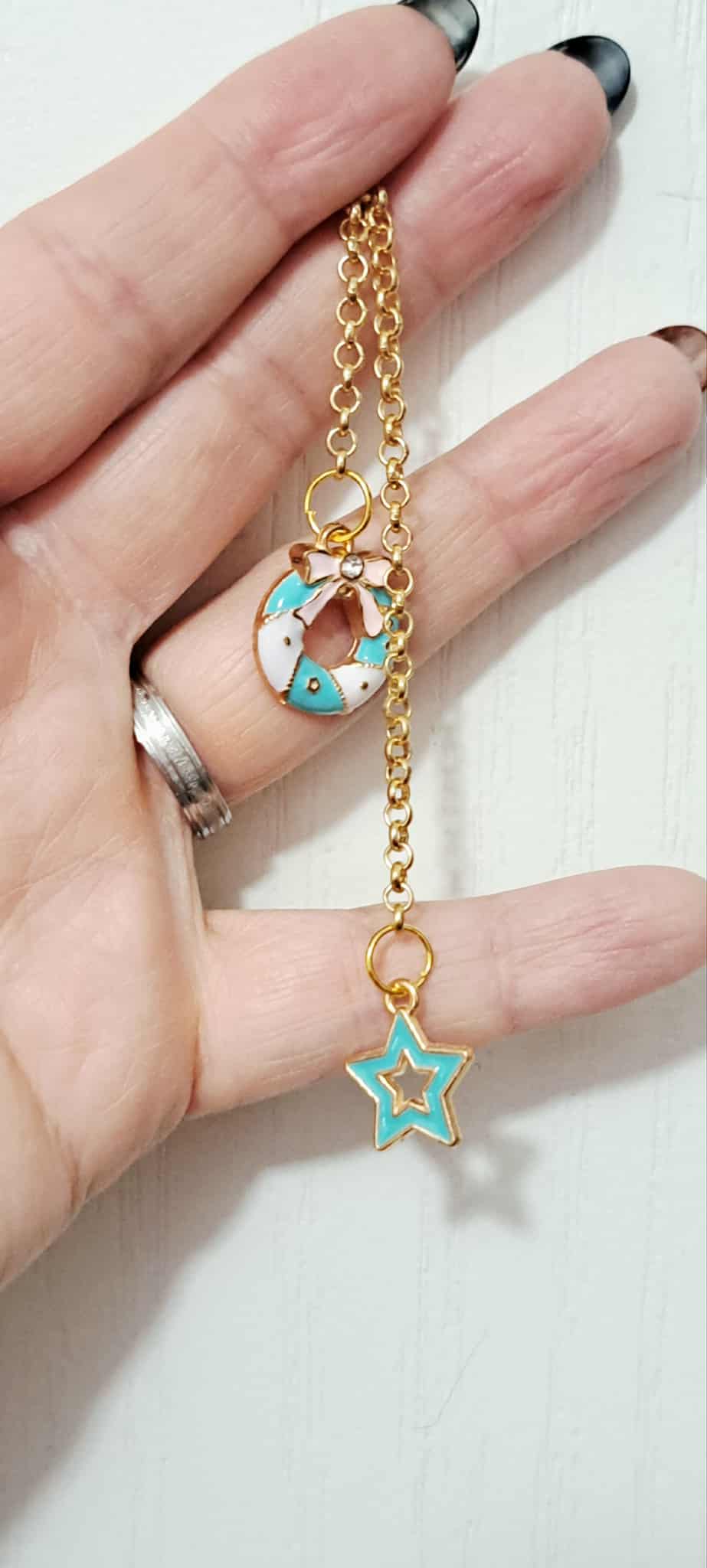 Pastel Christmas Wreath Zipper Charm with Star