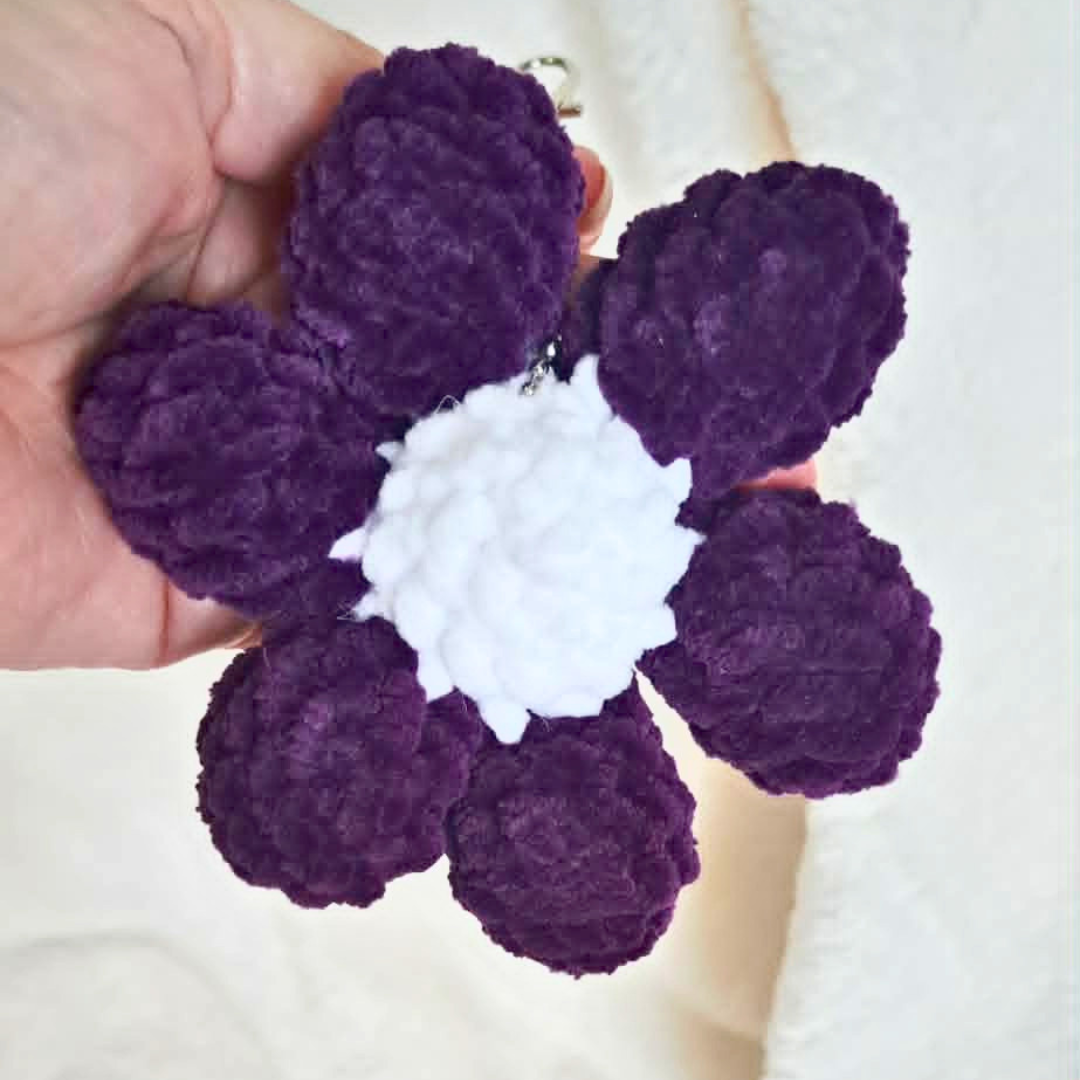Crochet Flower Keychain | Plush Daisy Bag Charm | Soft Floral Keychain | Handmade Crochet Accessory